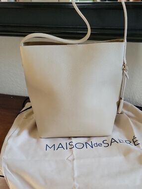 Maison de Sabré Cream Leather Shoulder Bucket Bag
